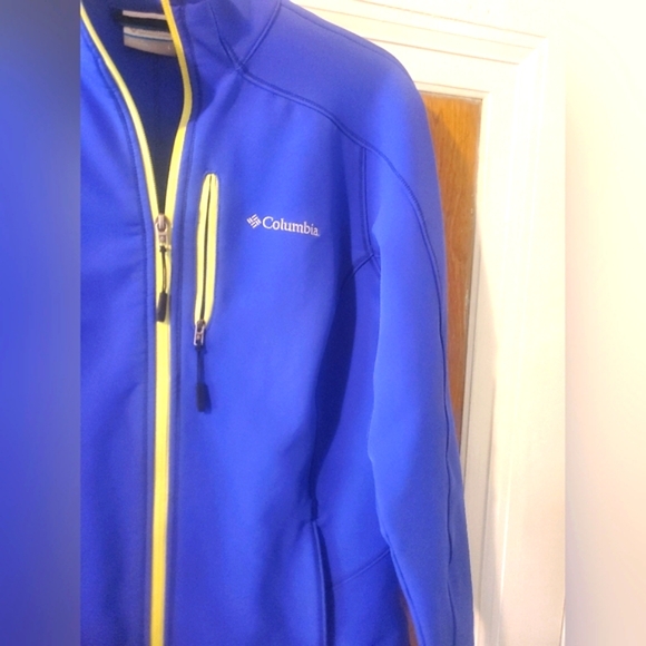 Columbia Softshell Full-Zip Jacket - Picture 7 of 7